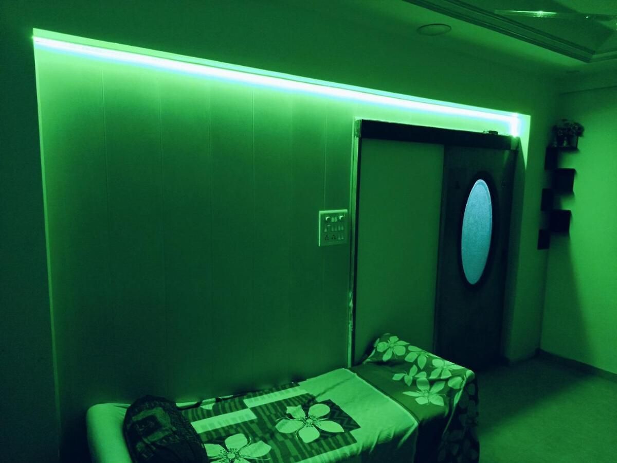 Apartment 1bhk Recliners 55 Inchs Led Netflix Near Juhu Airport Nanavati Parle *