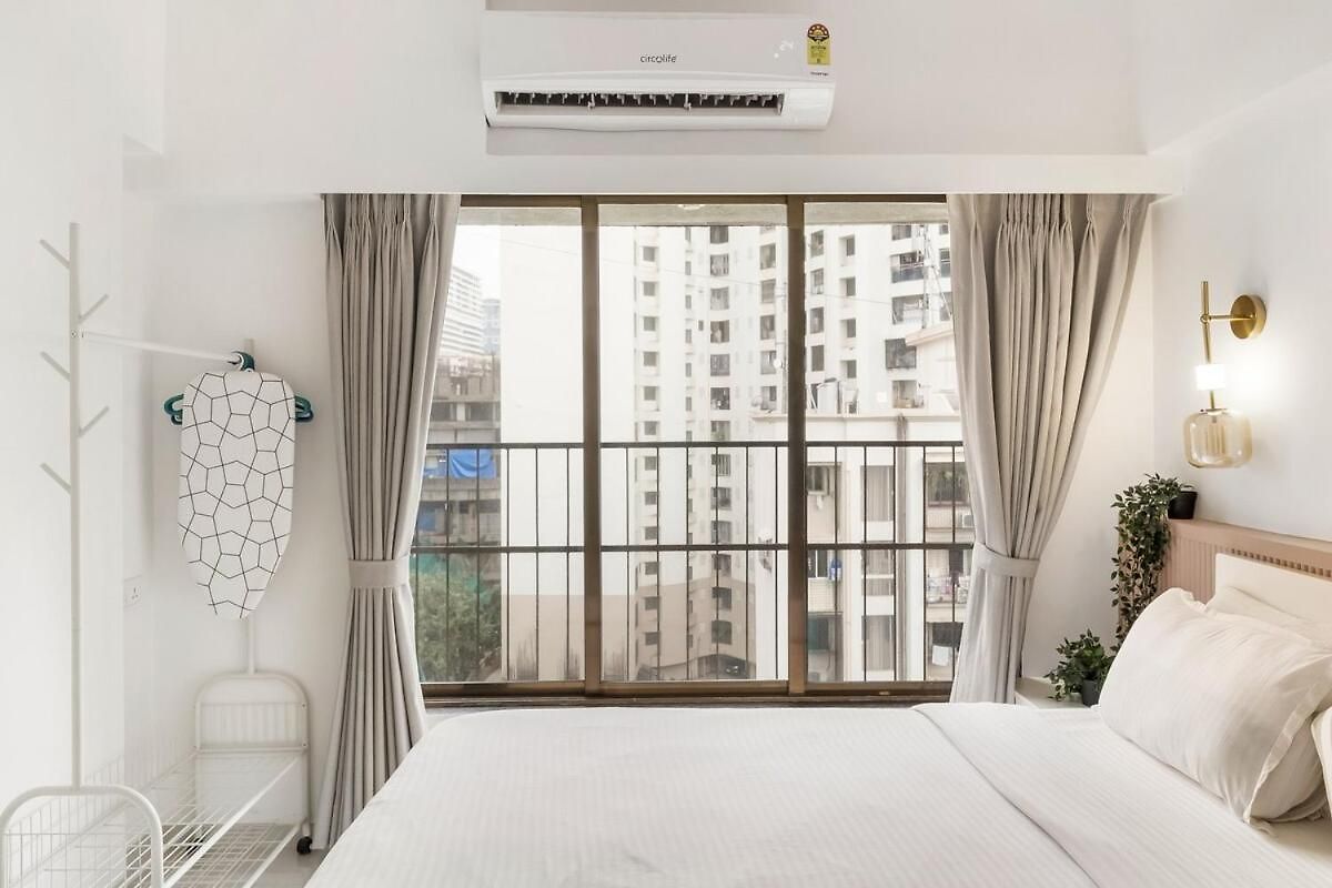 Evara 1bhk In Khar W By Square One Apartment *