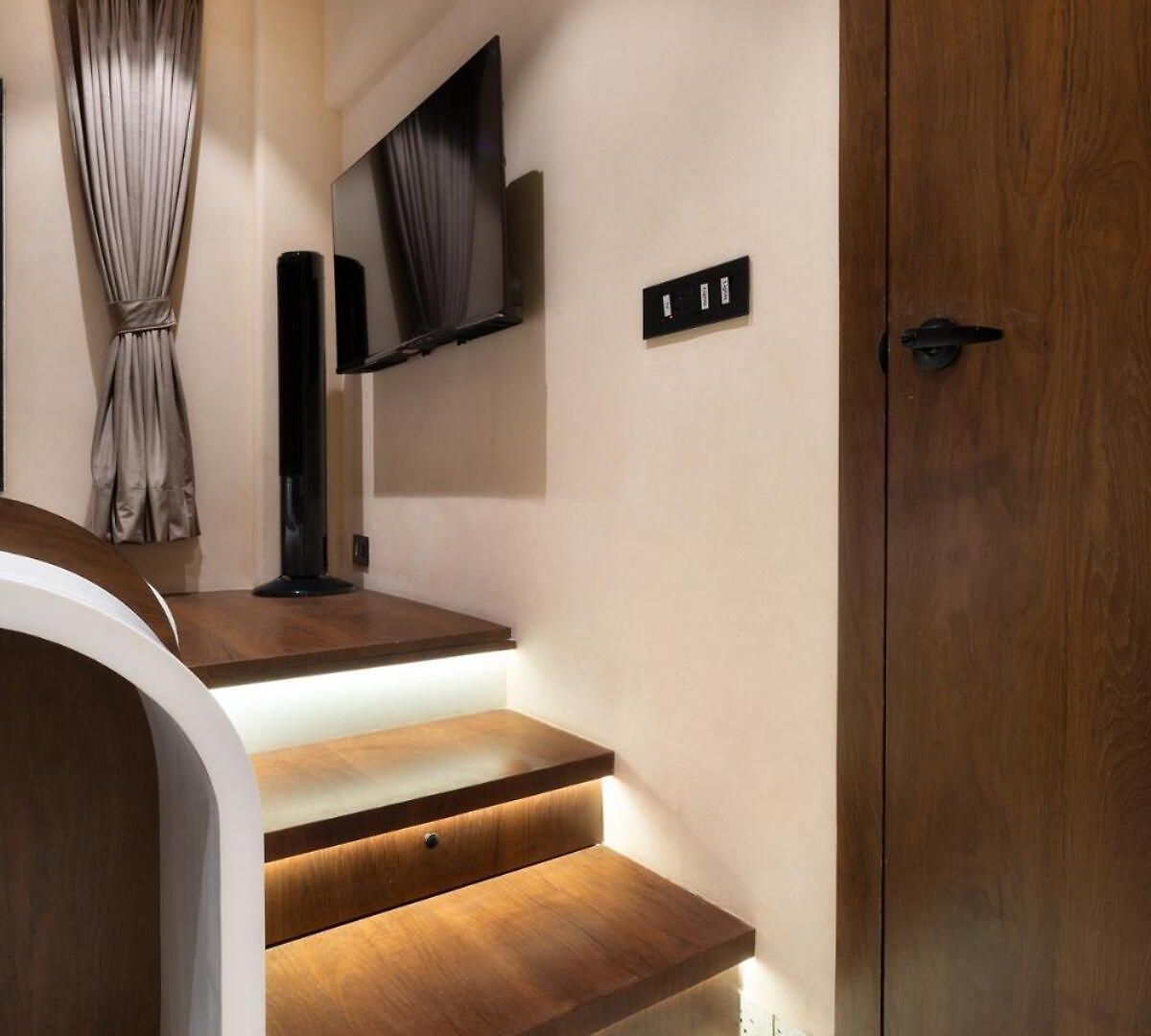 Amber 1bhk In Khar W By Square One * Mumbai