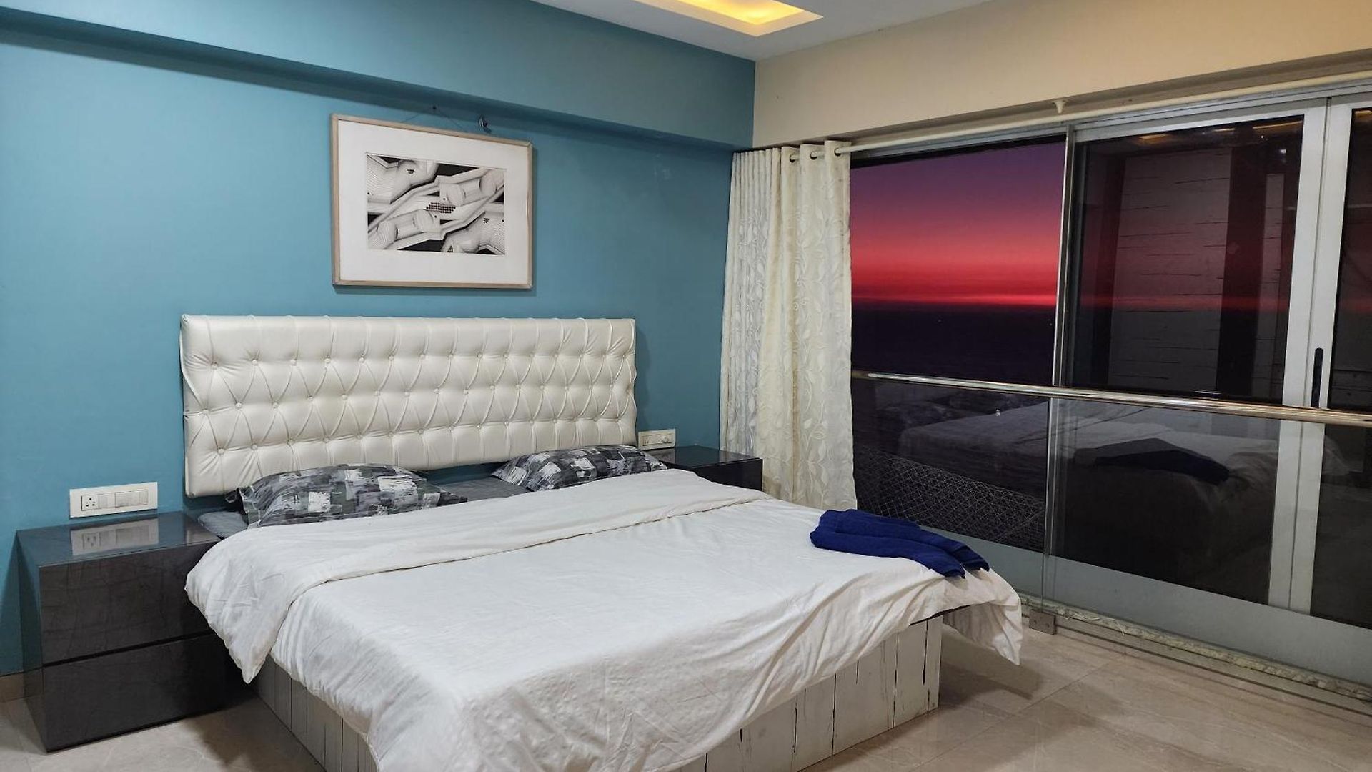 Ocean 360 Sea Facing Apartment- 1401