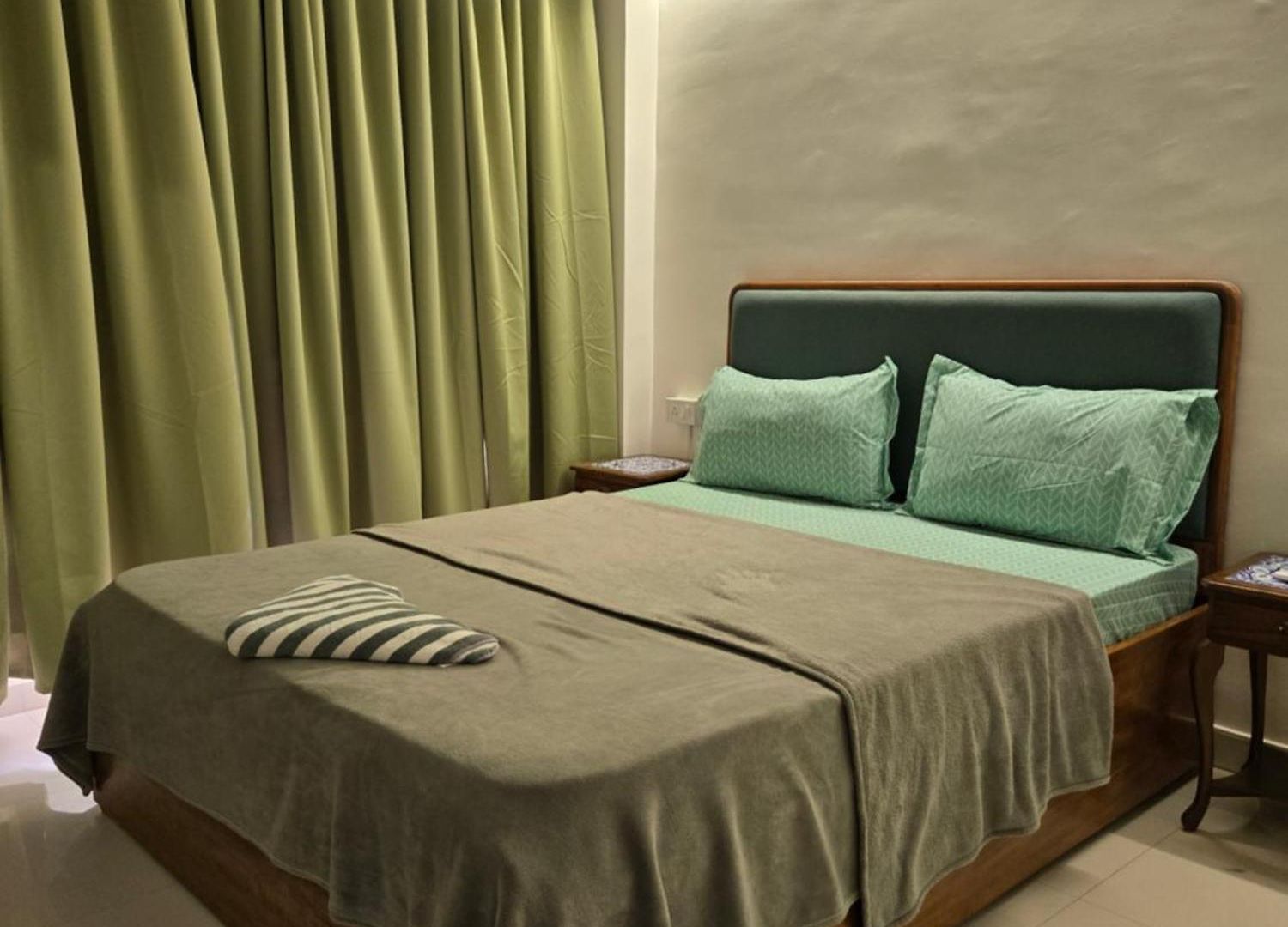 Dadar Abode Apartment *