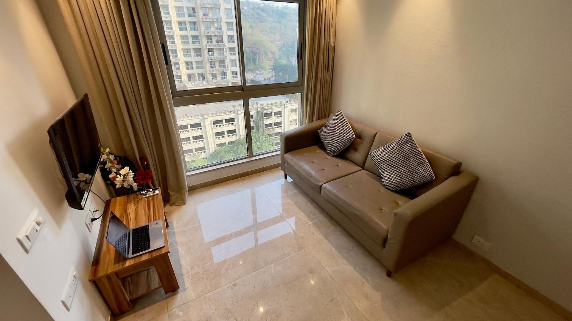Apartment A Embassy 1 Bhk In Hiranandani Powai *