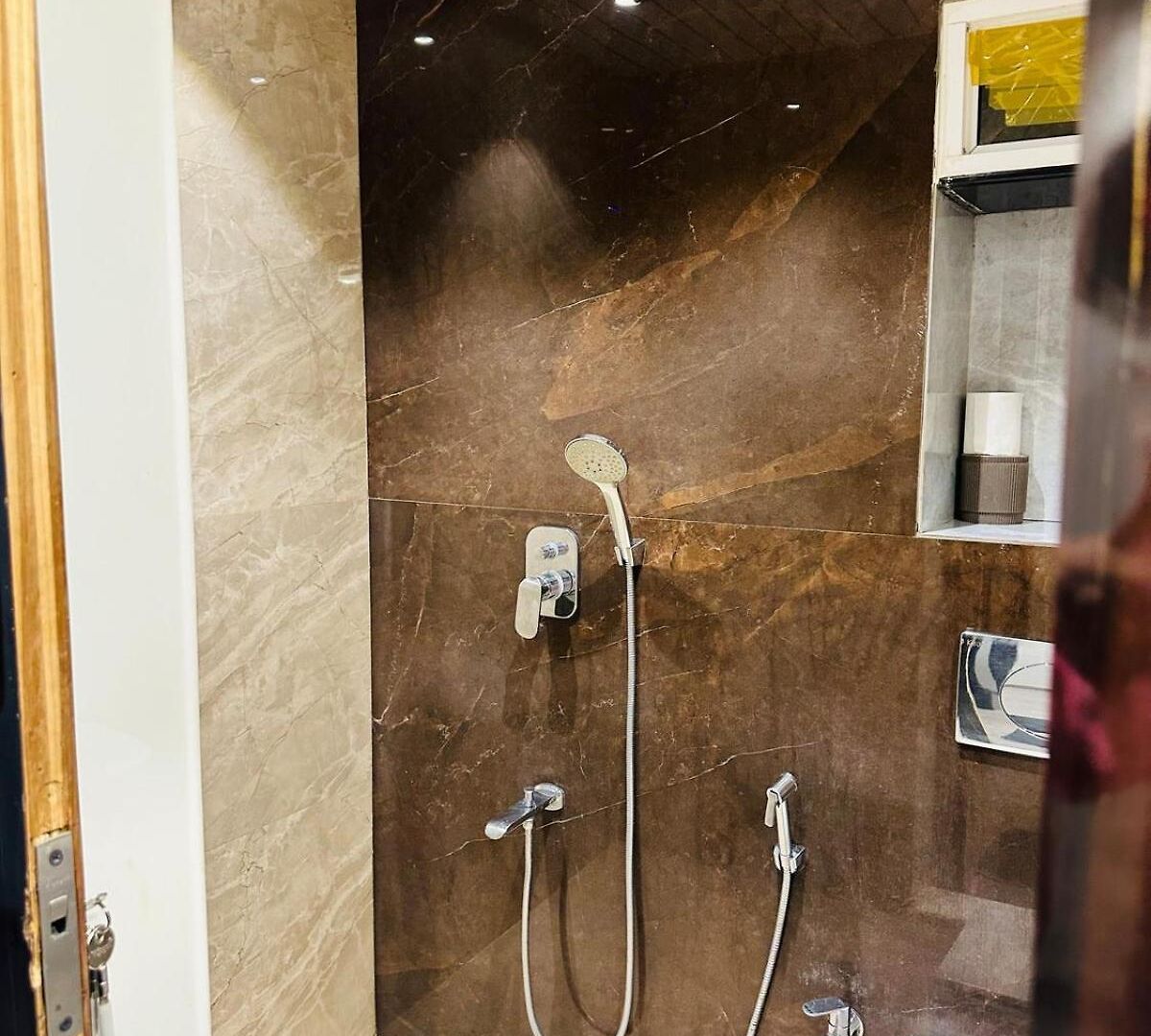 Rahul's Retreat Jacuzzi Apartment *
