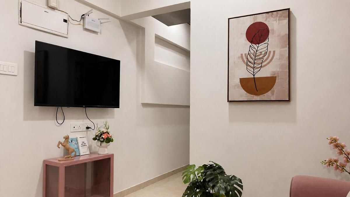 The House Of Colours L Near In Andheri West Apartment *