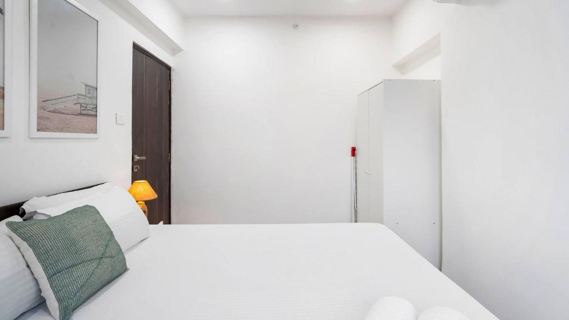 Luna: Chic Secure 1 Bhk In The Heart Of Bandra W