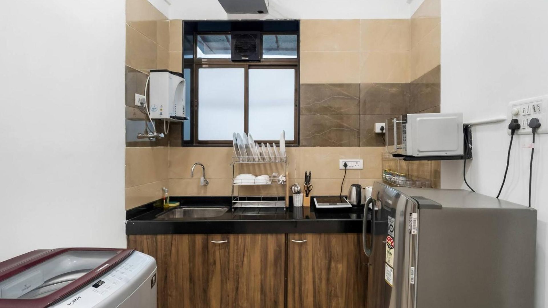 Earthy: Large 1 Bhk In Gated Society Mumbai