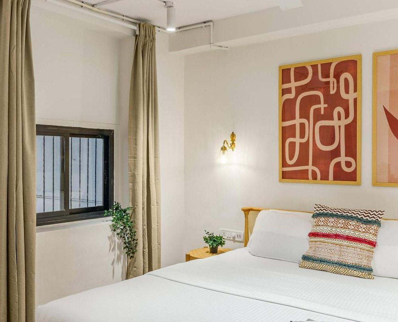 48b Stylish 1bhk Khar With Swing *