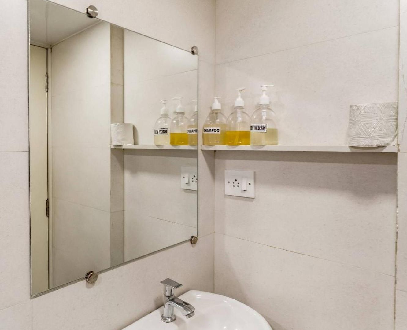 Maven Cozy Khar West 1bhk Near Bandra * Mumbai