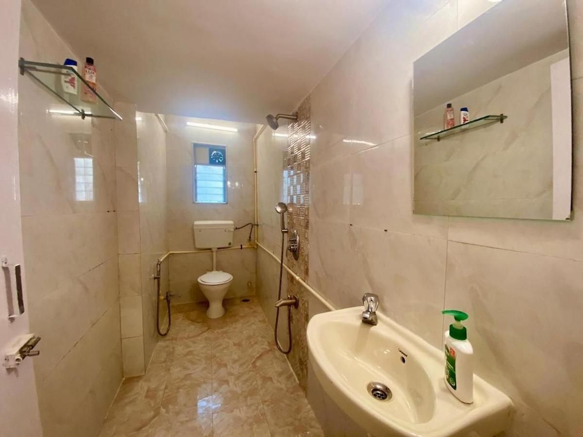 Spacious 1 Bed 2 Bath Bandra Balcony Wifi Mumbai