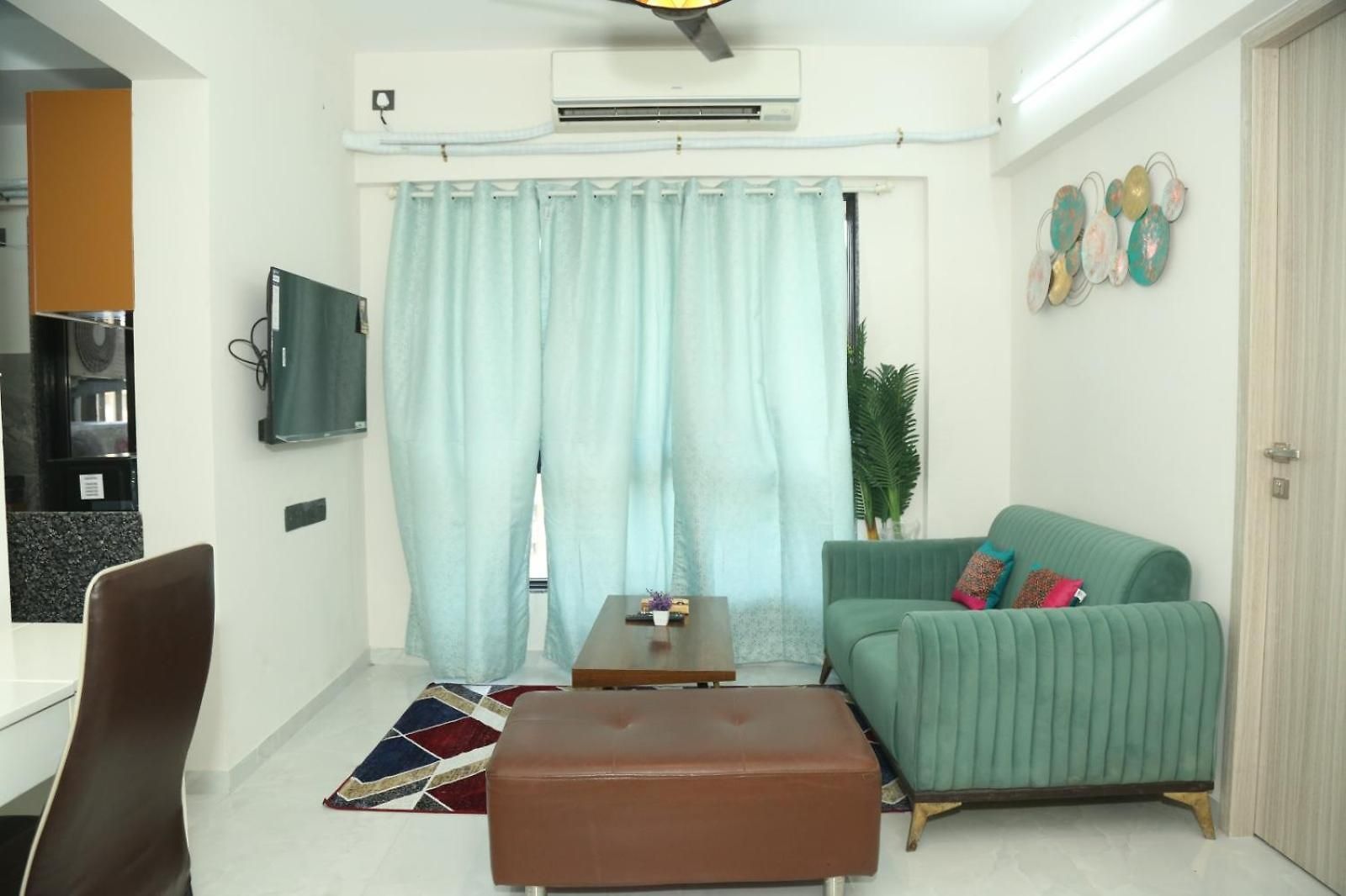 Ivy Downtown - 1 Bhk - Near Nesco And Sv Road Mumbai