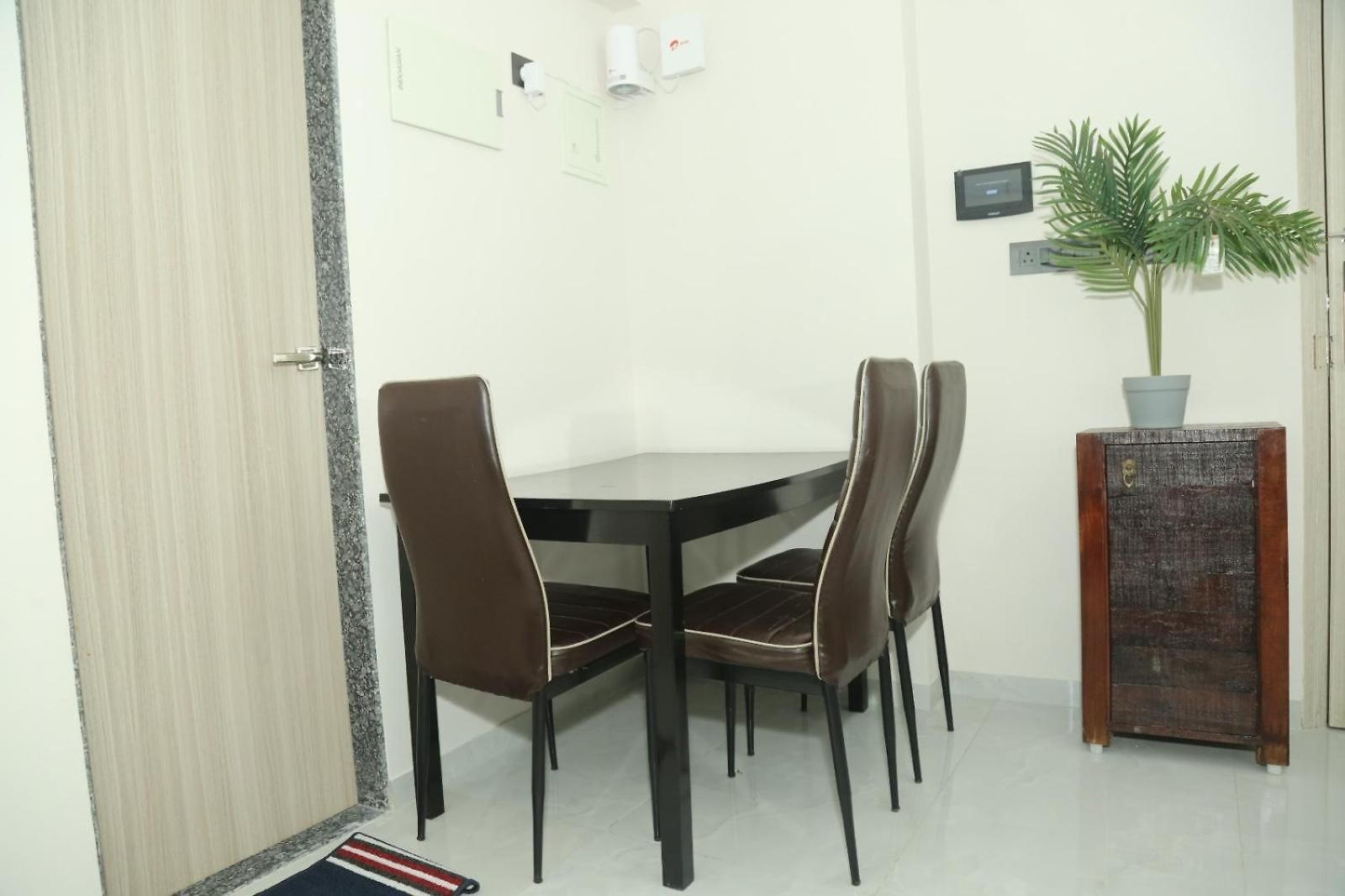 Apartment Ivy Downtown - 1 Bhk - Near Nesco And Sv Road Mumbai