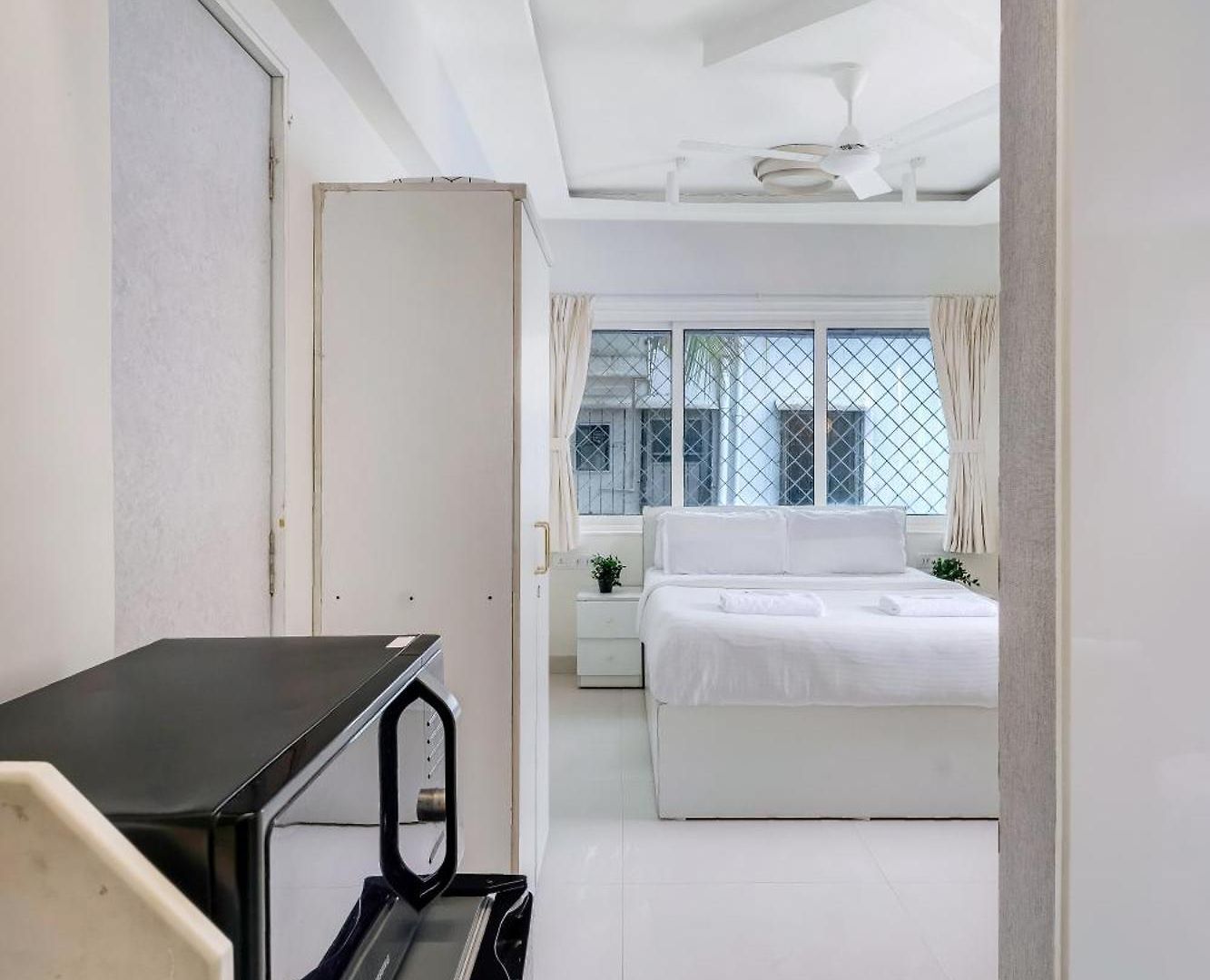 Lyon In Bandra W By Square One Apartment *