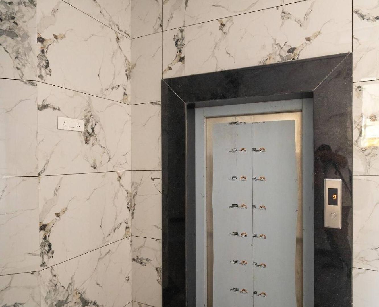 Luna: Chic Secure 1 Bhk In The Heart Of Bandra W Apartment