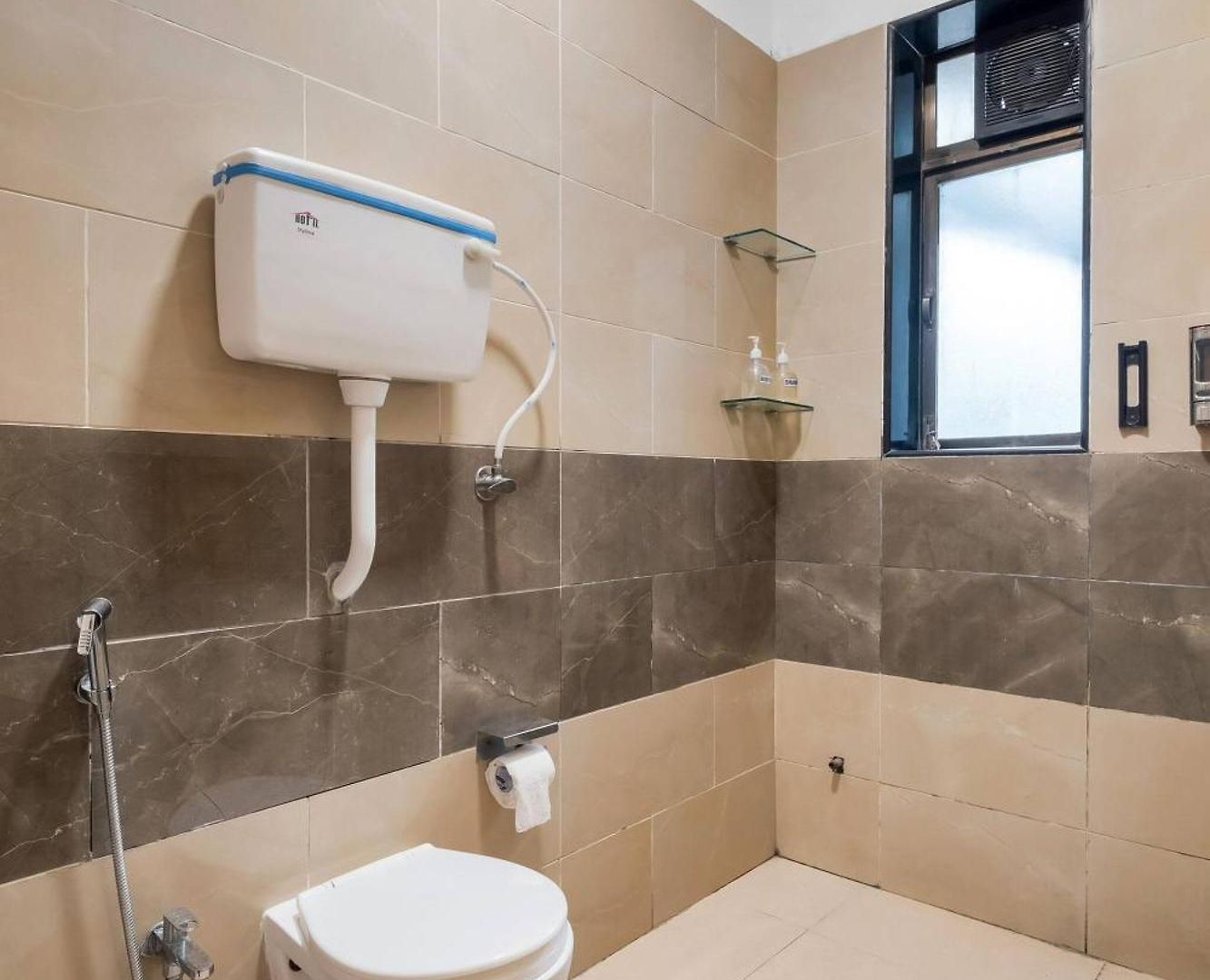 Earthy: Large 1 Bhk In Gated Society Apartment *