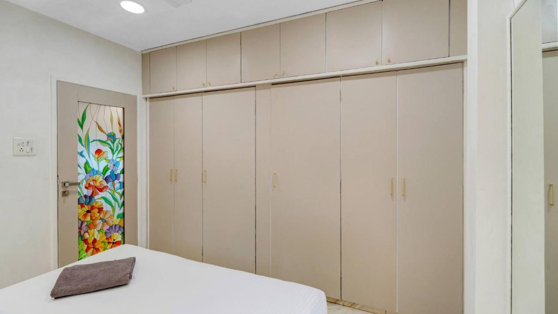 Aleo: Private 1 Bhk In Charming Mumbai