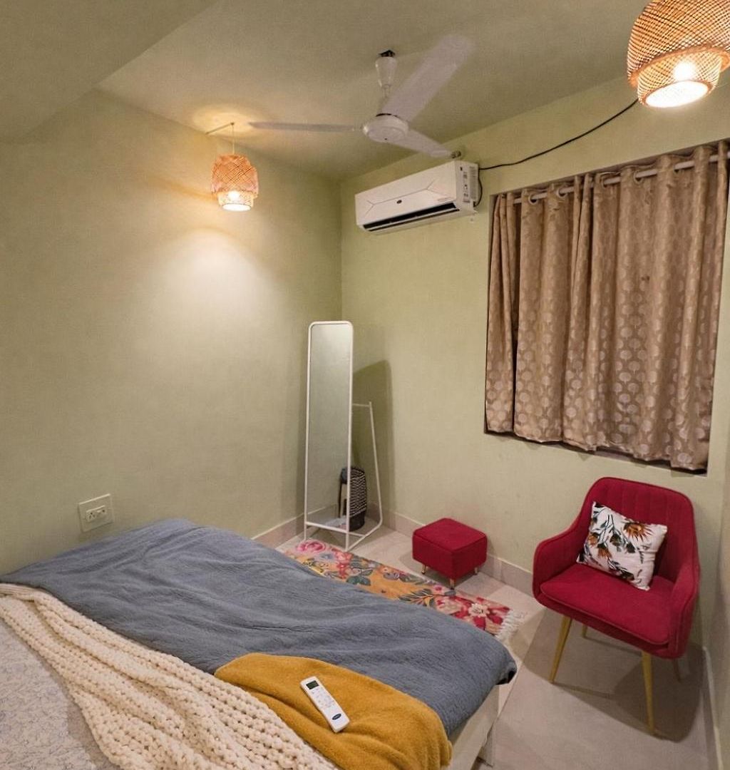 Apartment Pali Center, Bandra Calm Inside, Outside Mumbai