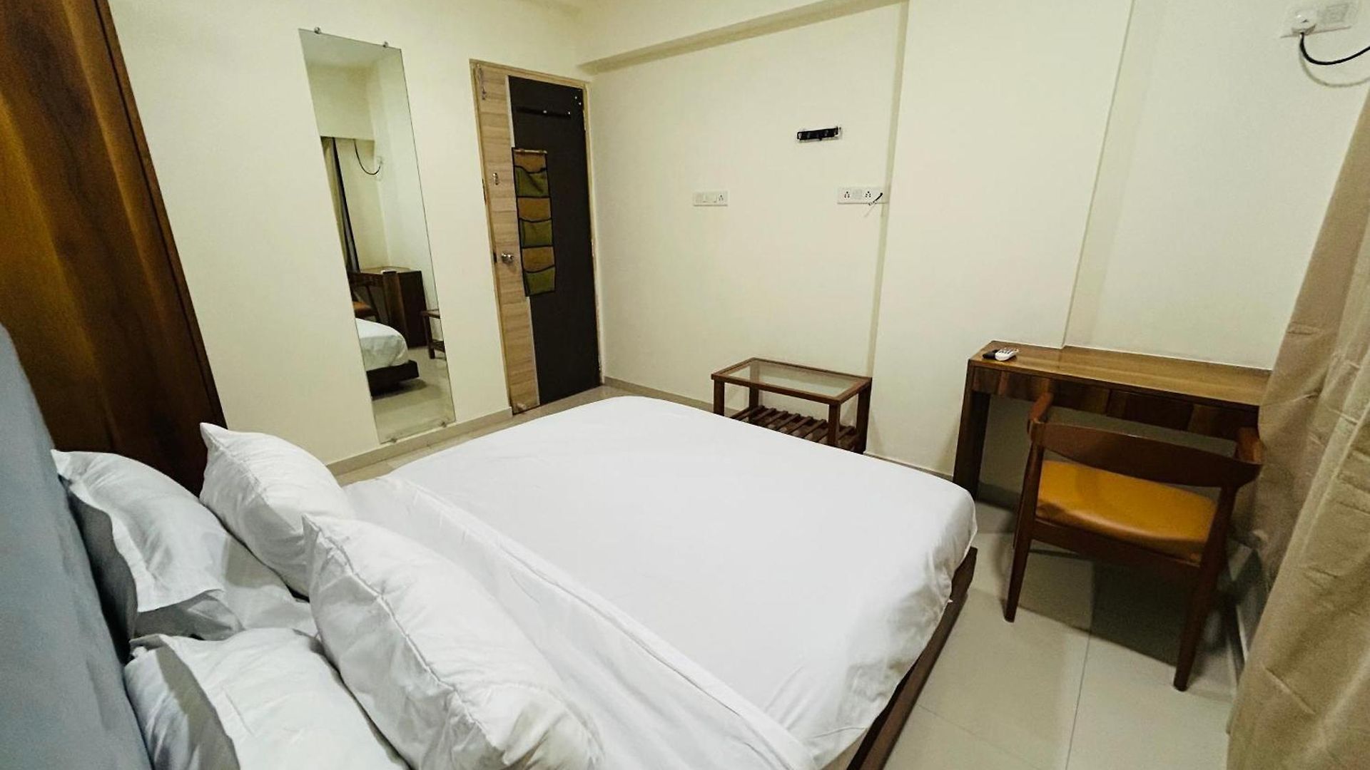 Apartment 2bhk Beside Hiranandini-star Homes Powai *