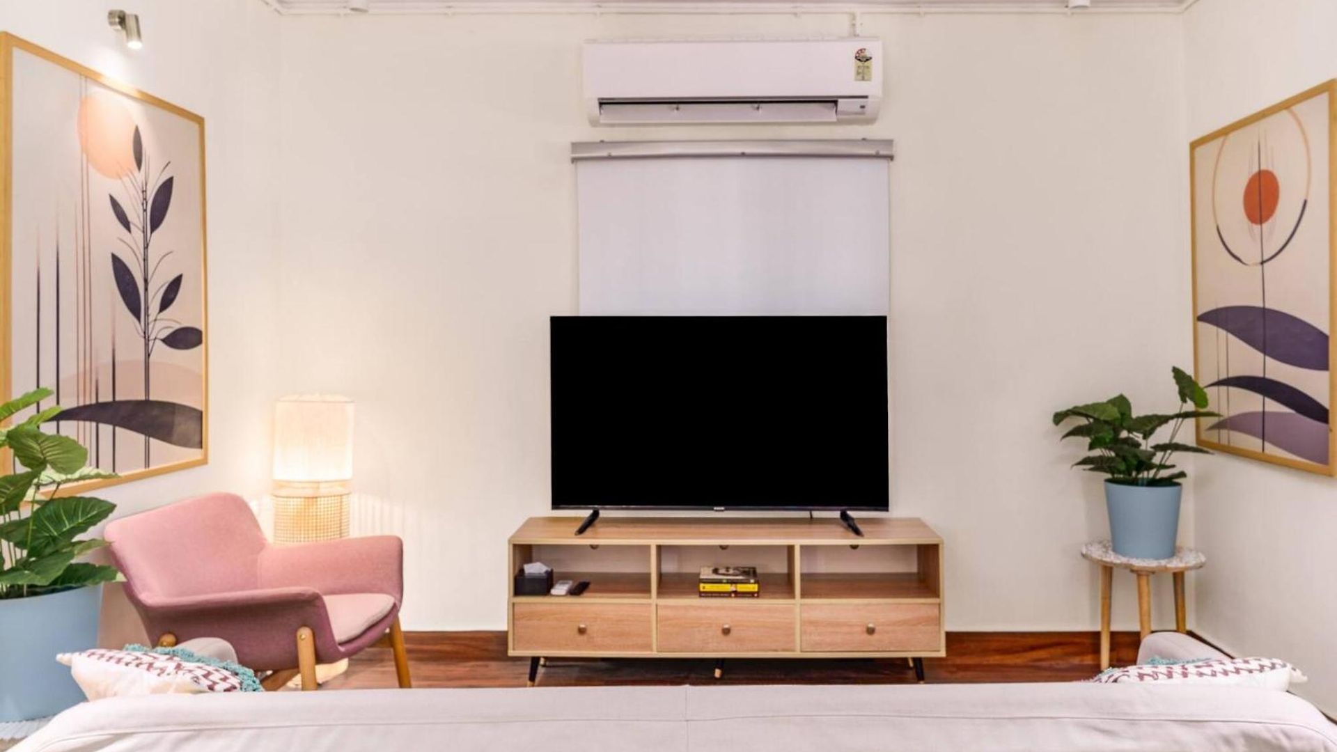 48b Stylish 1bhk Khar With Swing * Mumbai