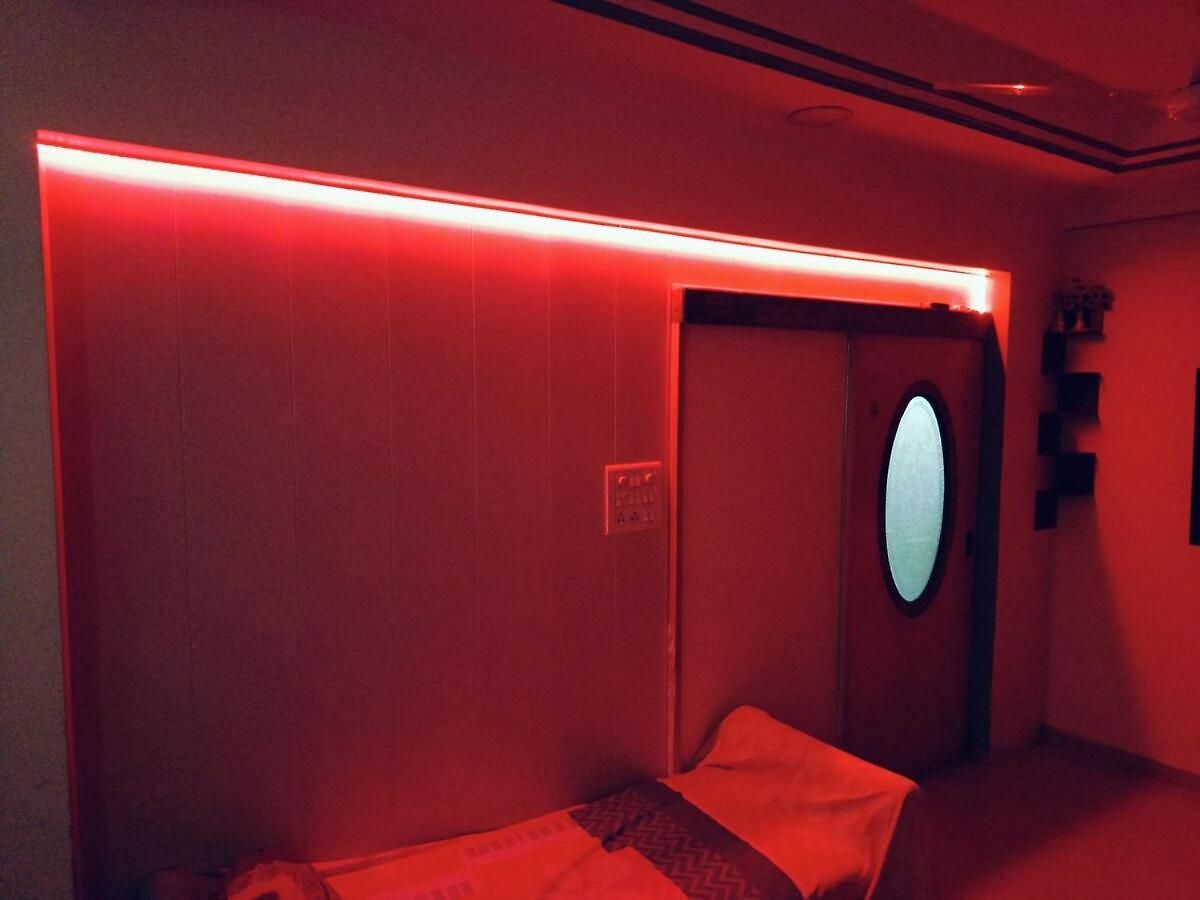 Apartment 1bhk Recliners 55 Inchs Led Netflix Near Juhu Airport Nanavati Parle