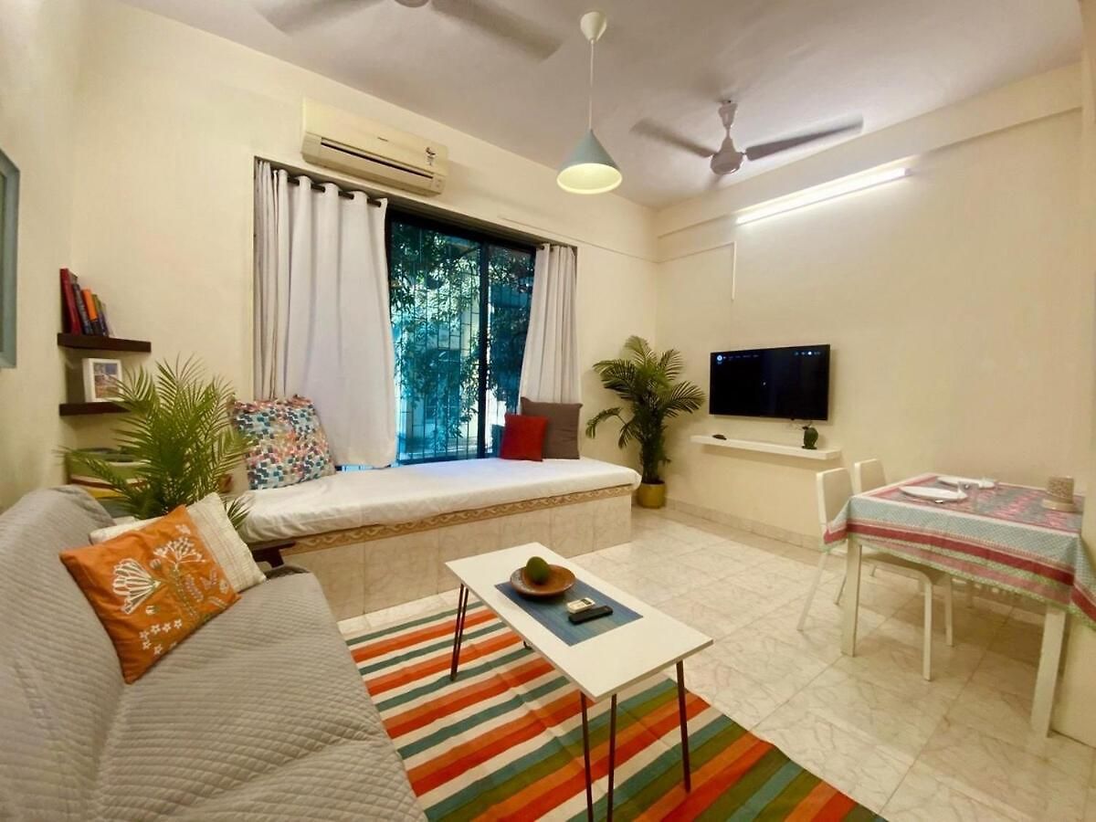 Spacious 1 Bed 2 Bath Bandra Balcony Wifi Apartment Mumbai
