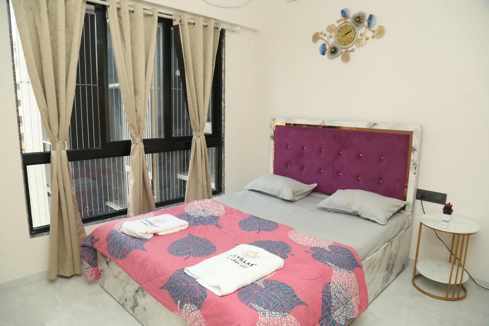 Apartment Ivy Downtown - 1 Bhk - Near Nesco And Sv Road *