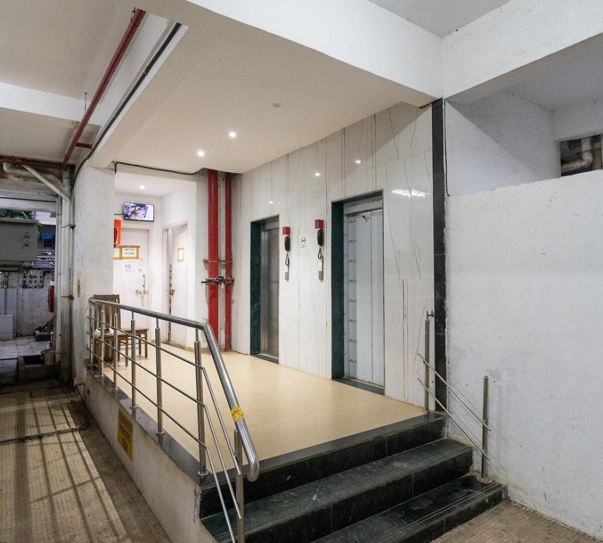 Evara 1bhk In Khar W By Square One Apartment *