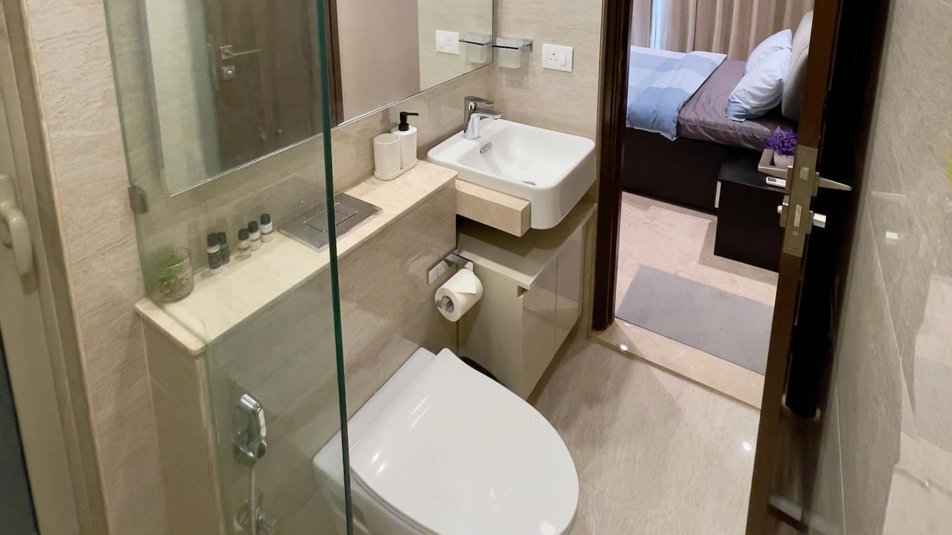 A Embassy 1 Bhk In Hiranandani Powai *
