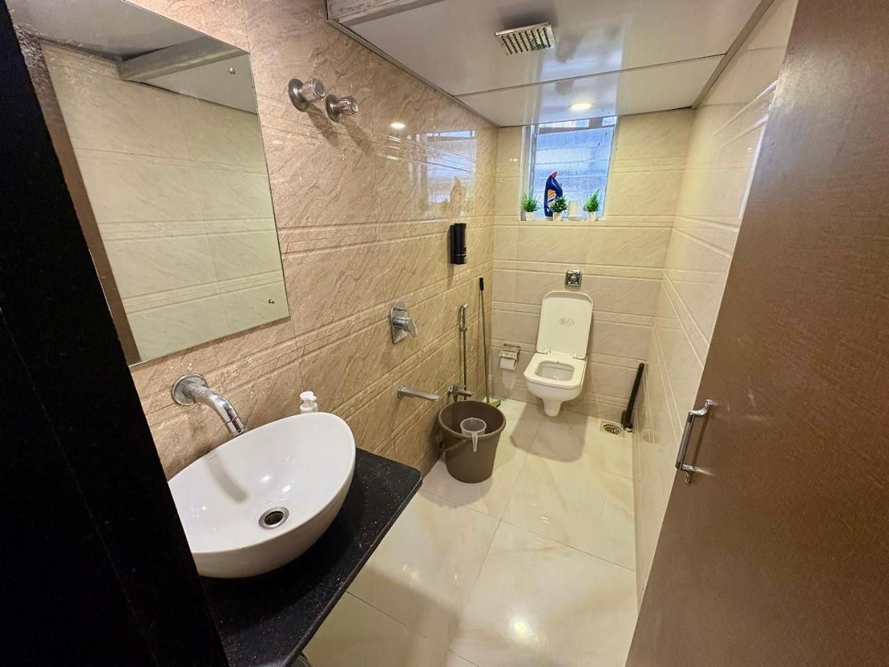 Apartment 1bhk Close To Bkc