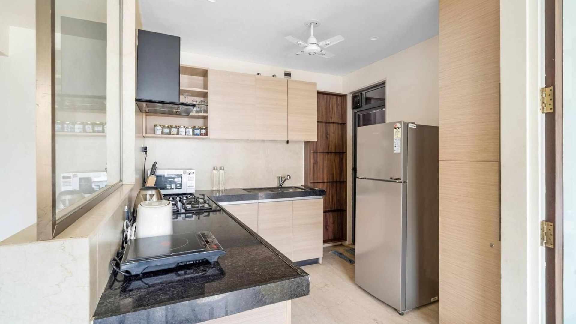 Tuscany Stylish 1 Bhk In Prime Gated Bkc Spot Apartment Mumbai