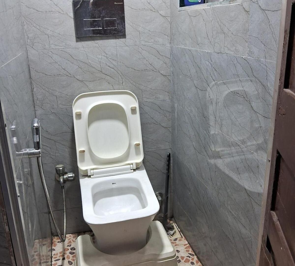 Alpha Business Men Ac Near Airport & Bkc *