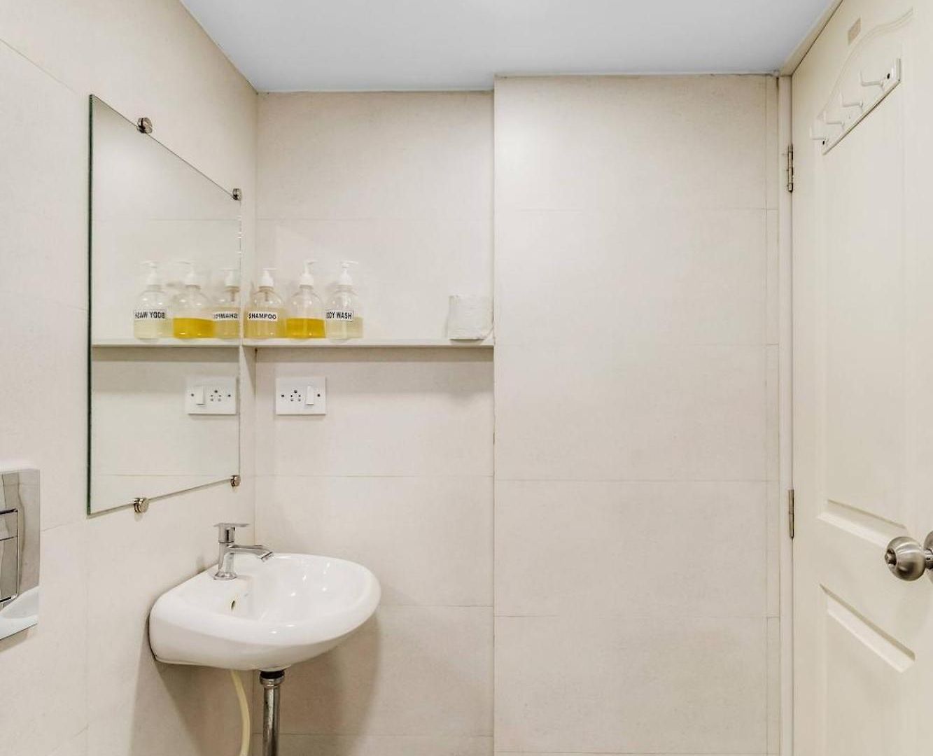 Maven Cozy Khar West 1bhk Near Bandra Apartment *