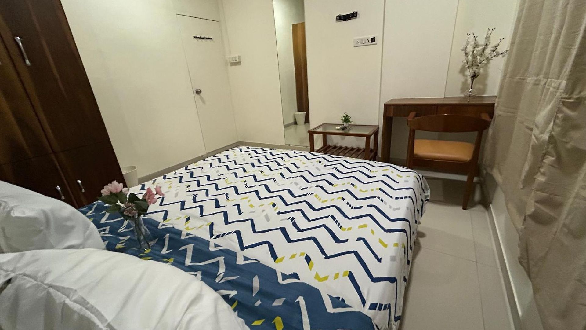 Apartment 2bhk Beside Hiranandini-star Homes Powai