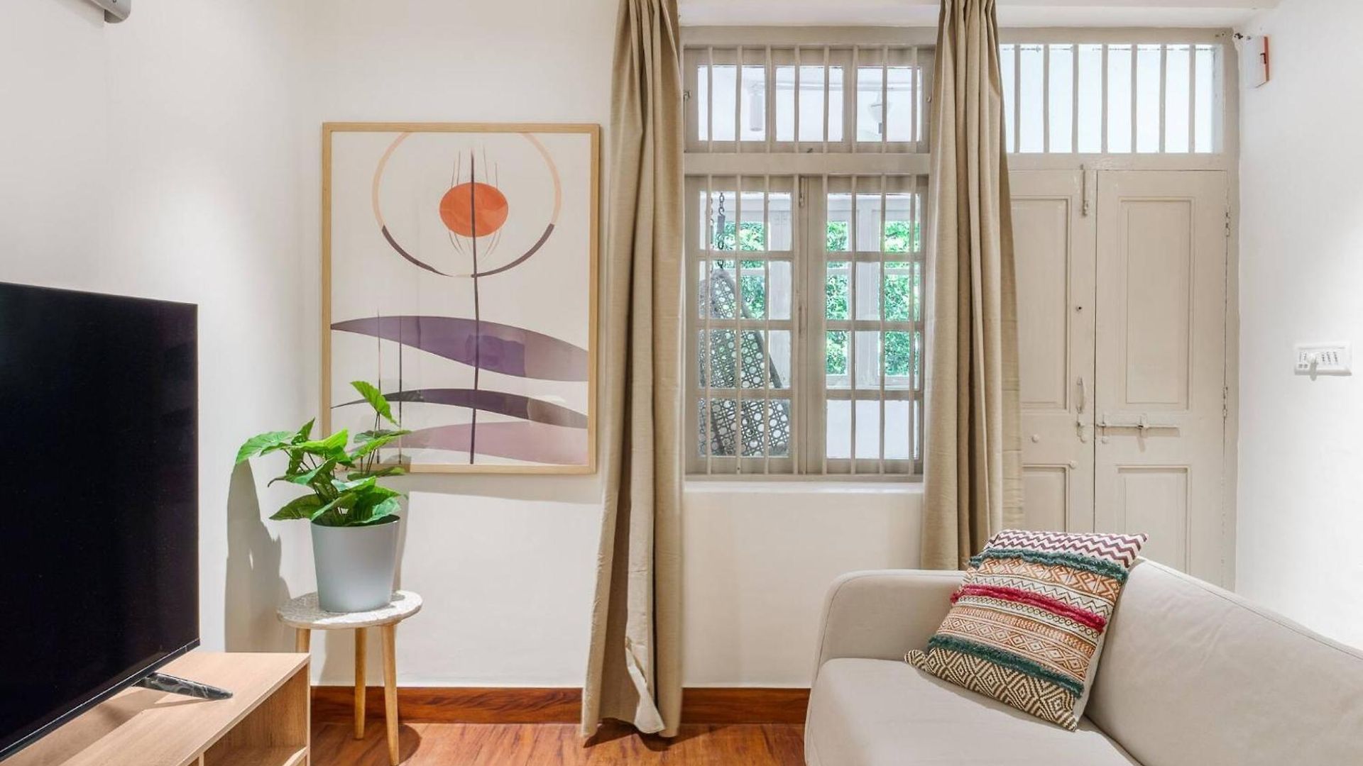 Apartment 48b Stylish 1bhk Khar With Swing Mumbai