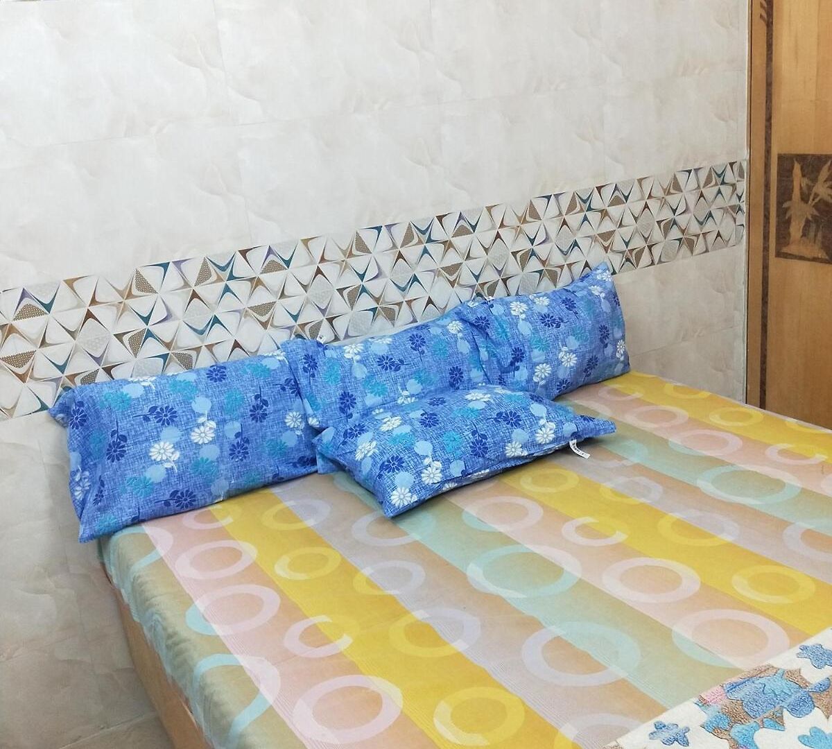 1bhk Recliners 55 Inchs Led Netflix Near Juhu Airport Nanavati Parle *