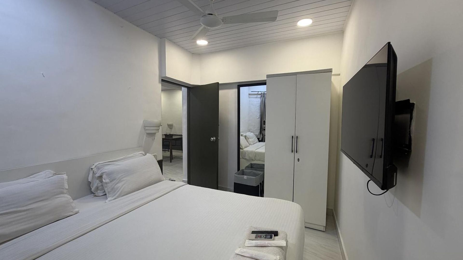 Calisto 2bhk Khar W Apartment