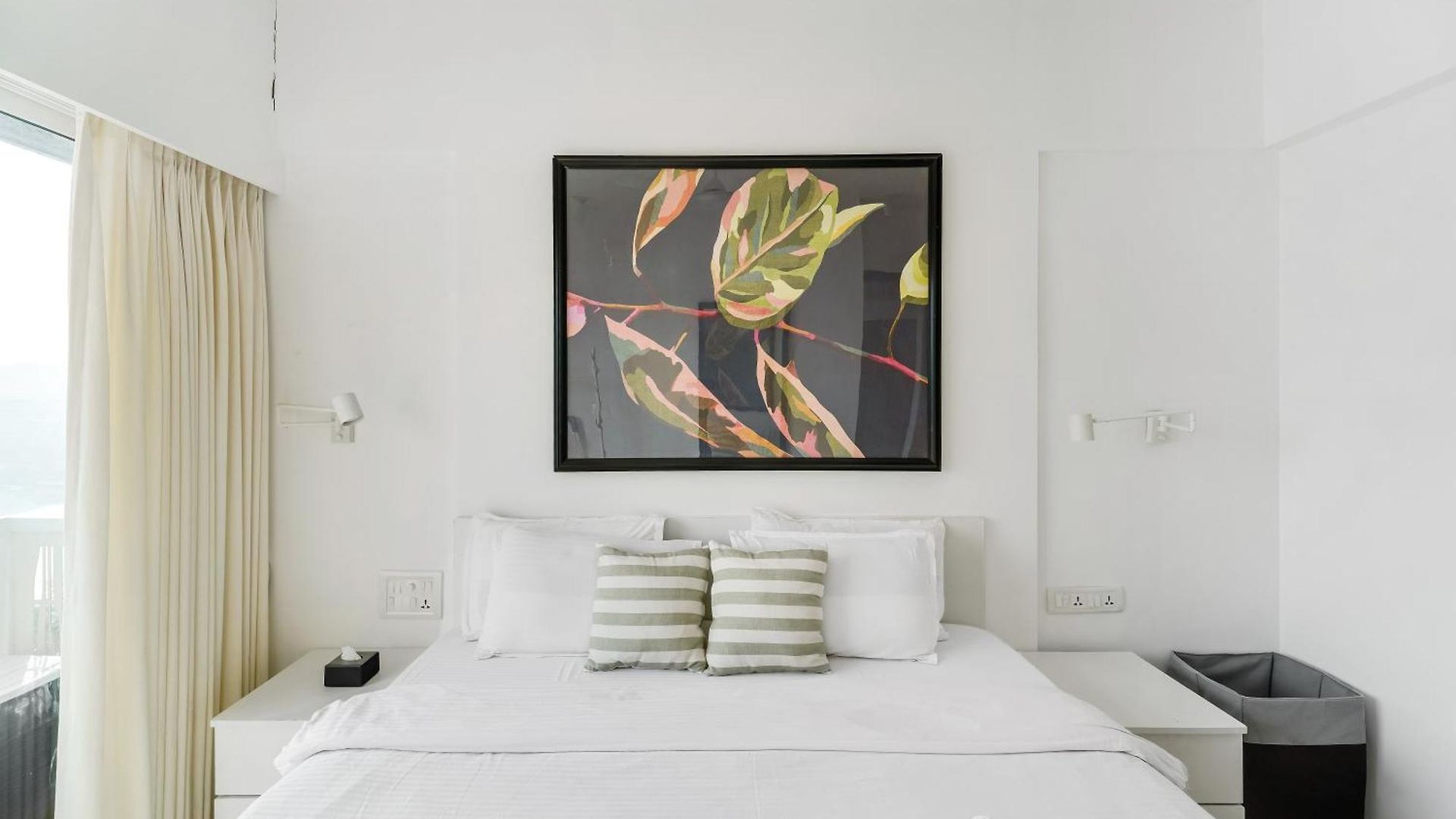 Apartment Anya 2bhk Near Bkc By Square One *