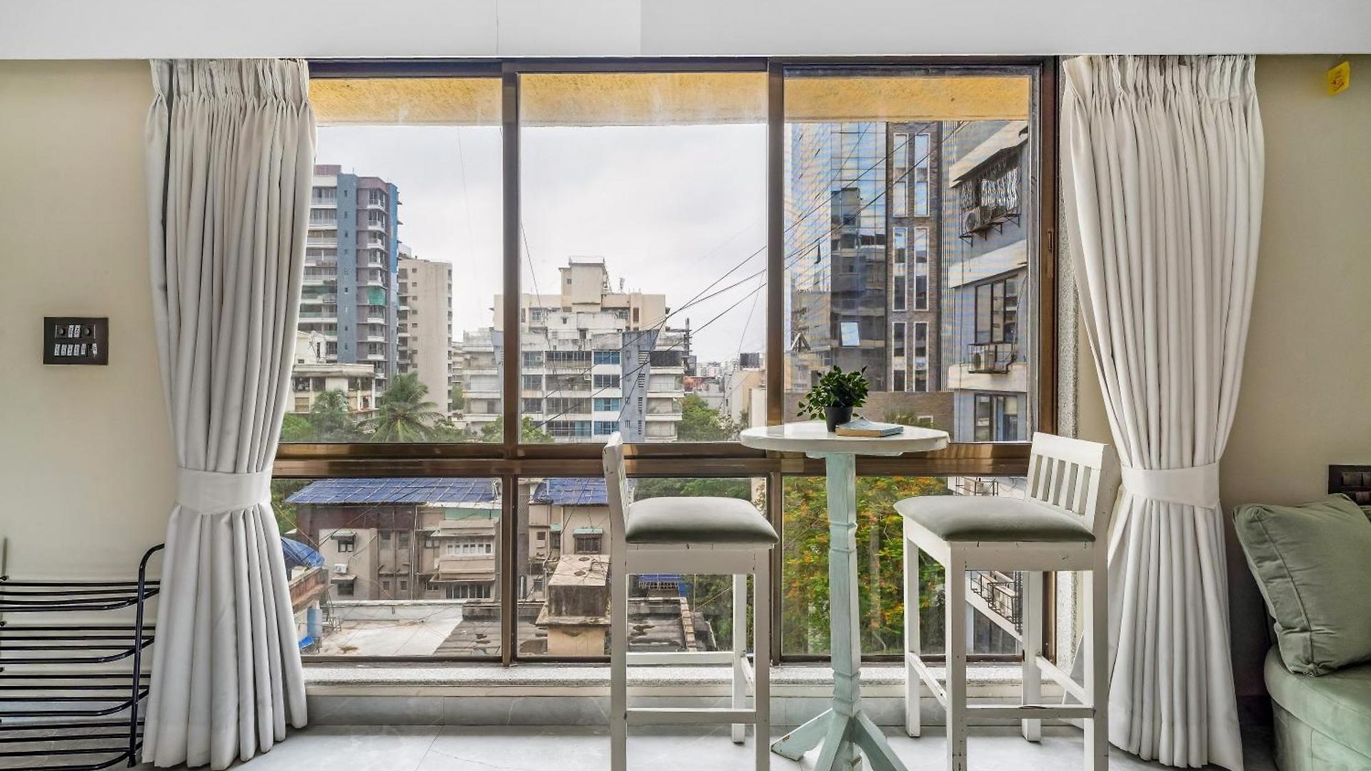 Apartment Mezzo Pvt 3bhk In Bandra By Square One *
