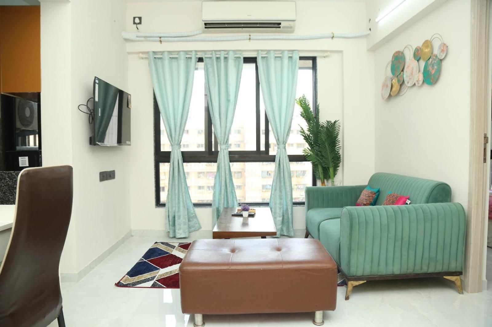 Ivy Downtown - 1 Bhk - Near Nesco And Sv Road