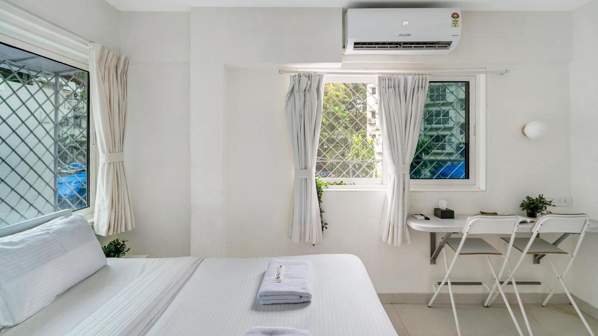 Lyon In Bandra W By Square One Apartment *