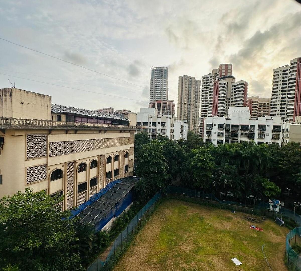 The Hidden Bliss - Near Nesco Apartment