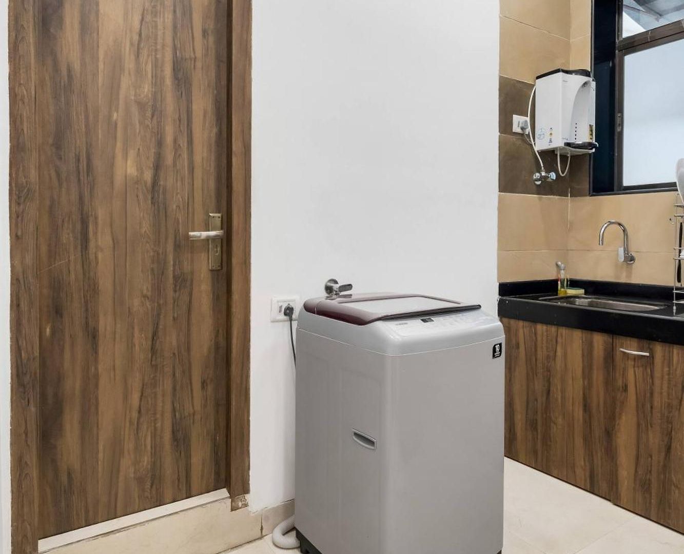 Earthy: Large 1 Bhk In Gated Society * Mumbai