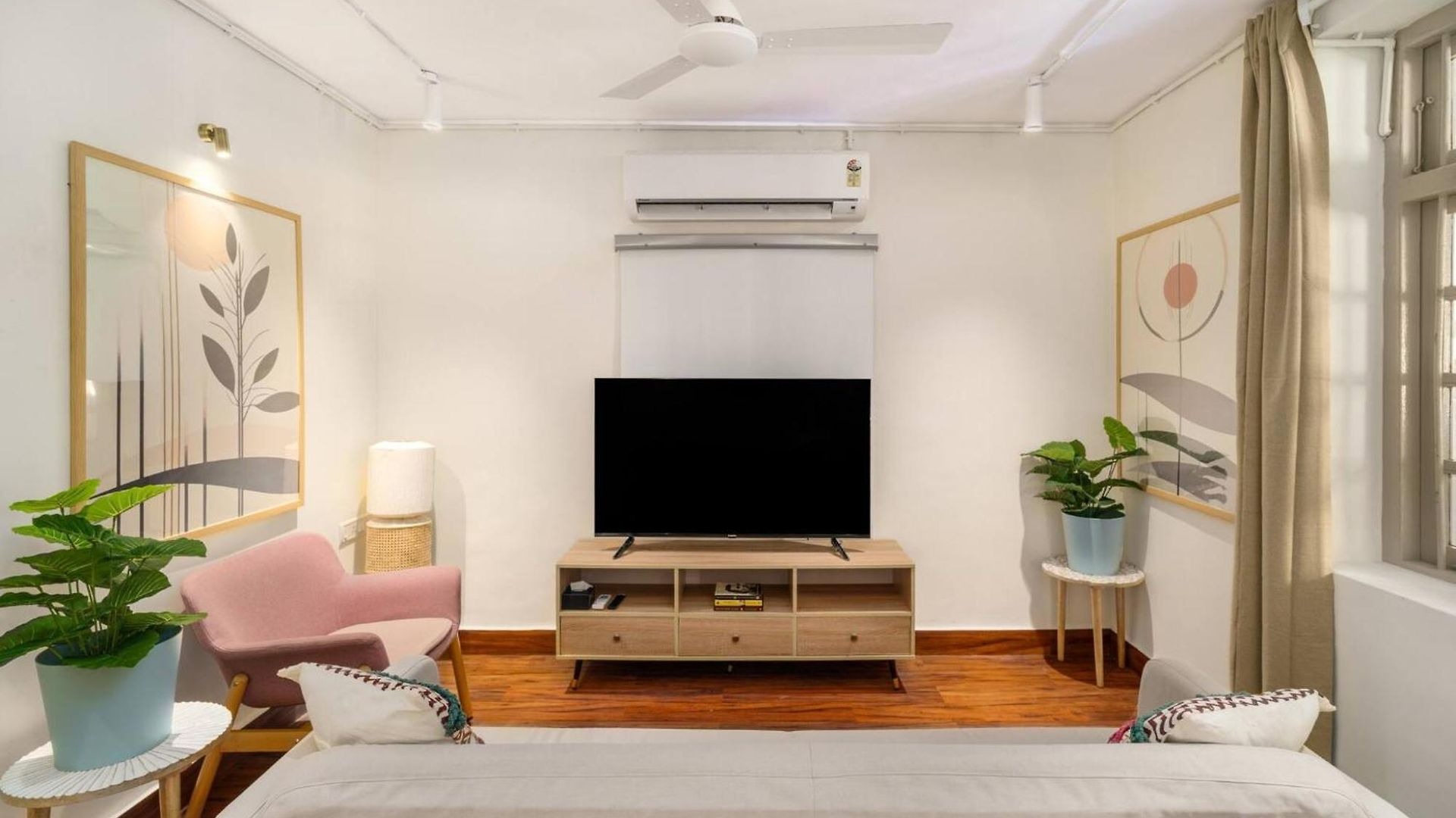 Apartment 48b Stylish 1bhk Khar With Swing Mumbai