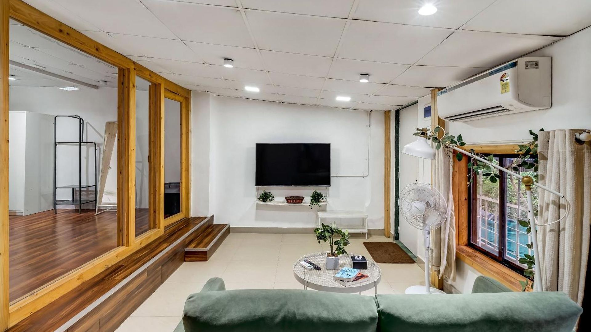 Glass House 1bhk In Khar W By Square One Apartment *