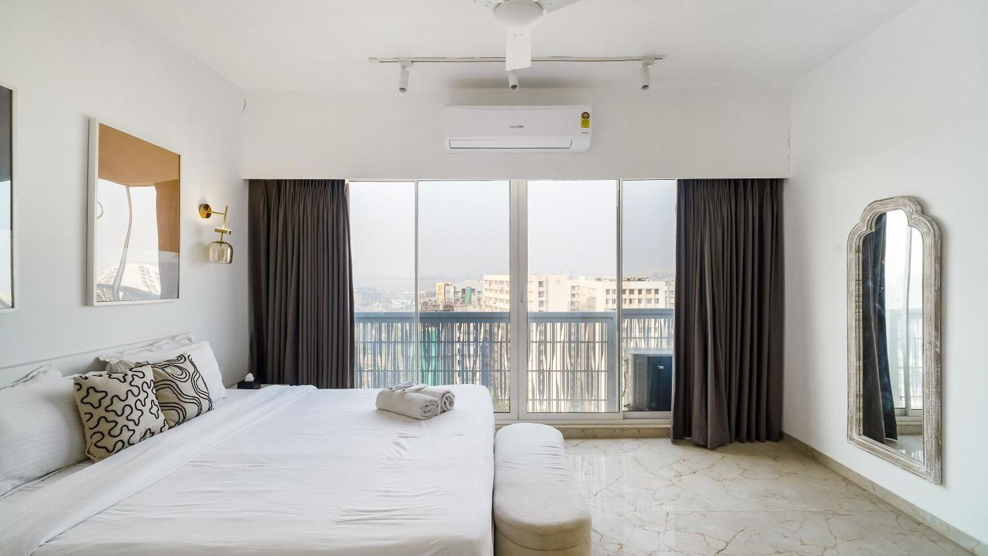 Anya 2bhk Near Bkc By Square One Apartment Mumbai