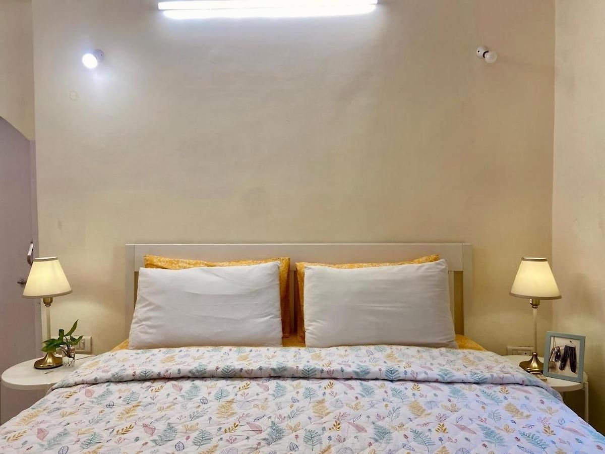 Spacious 1 Bed 2 Bath Bandra Balcony Wifi *