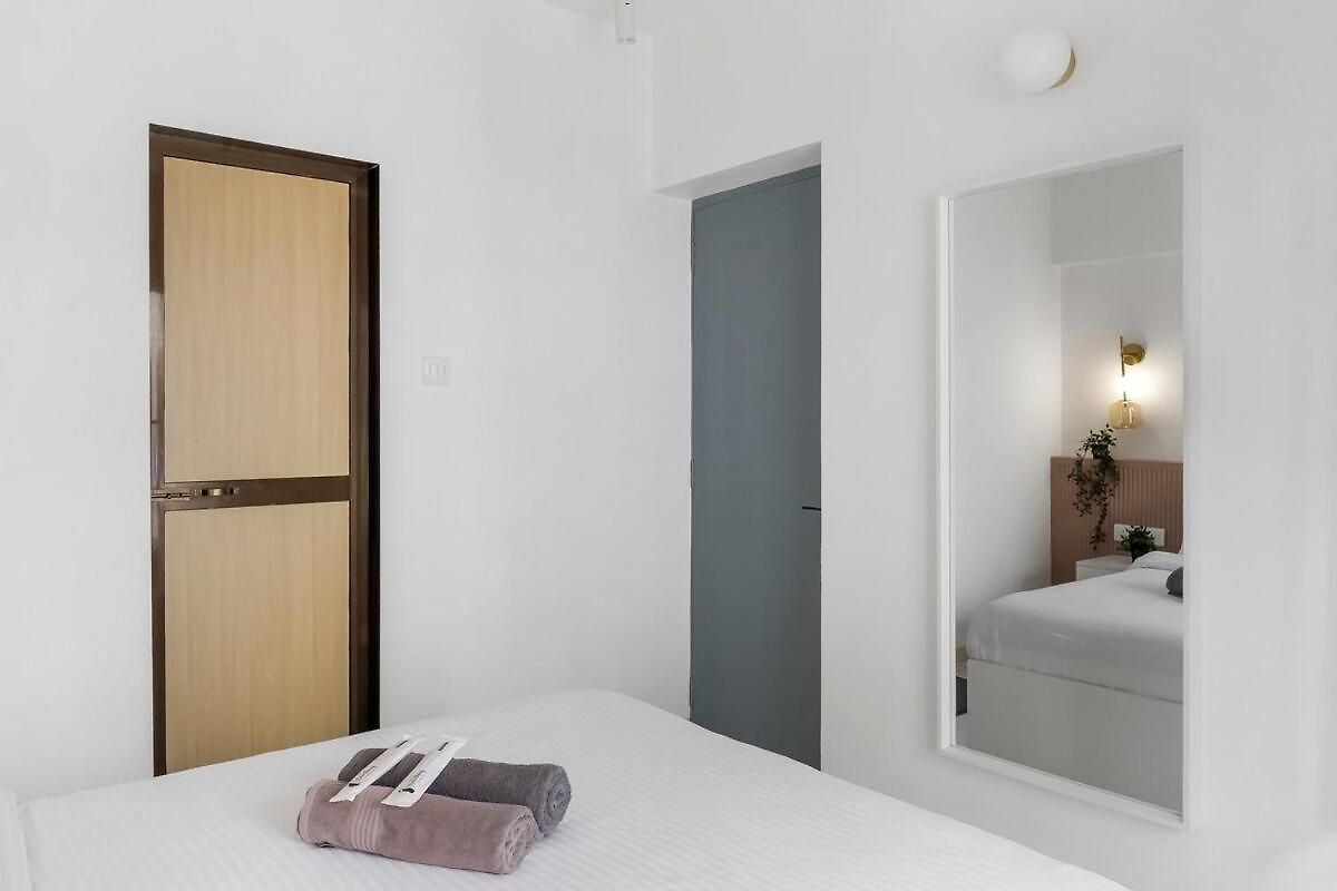 Apartment Evara 1bhk In Khar W By Square One *