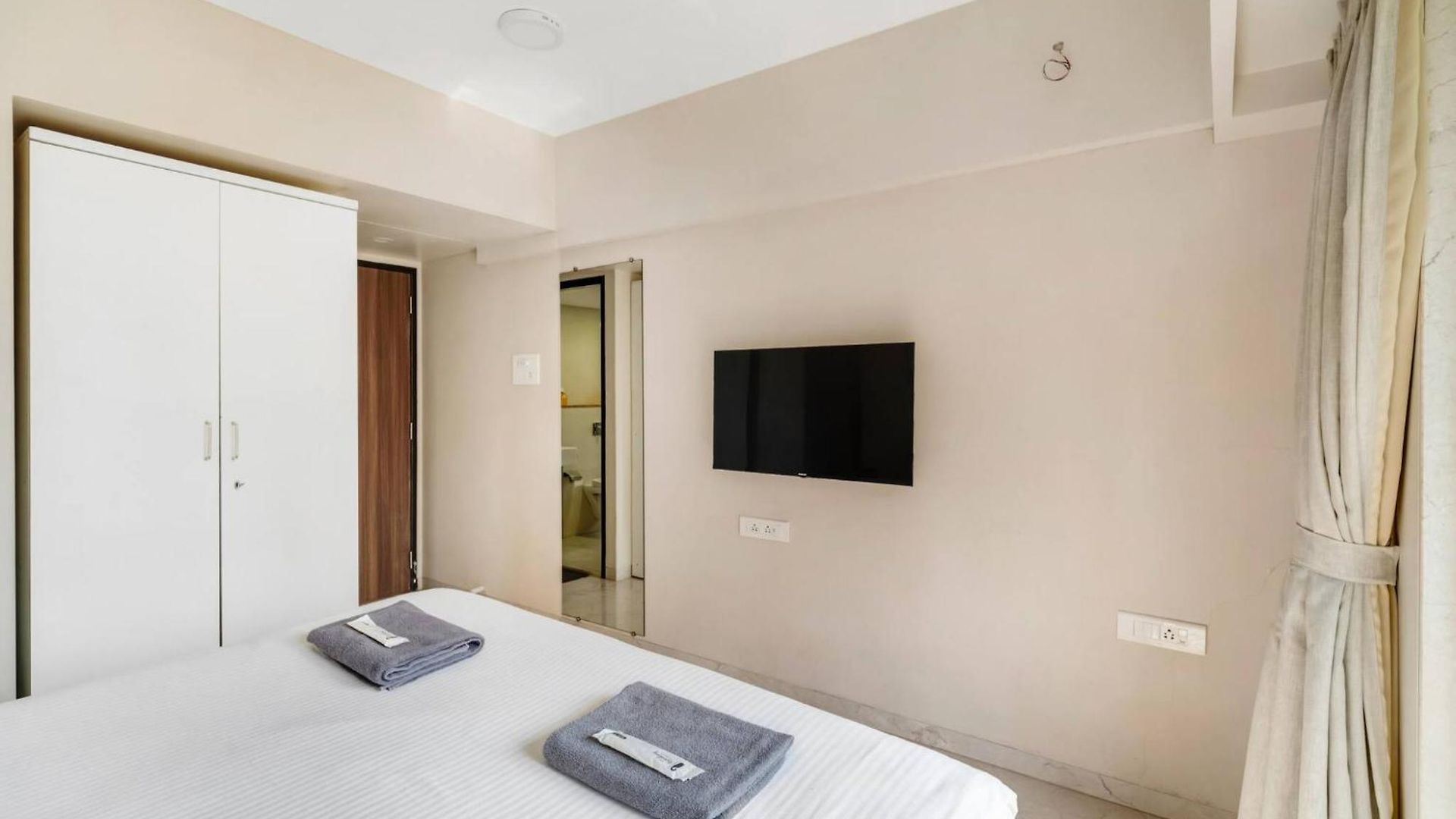Tao Private 3bhk In Bandra * Mumbai