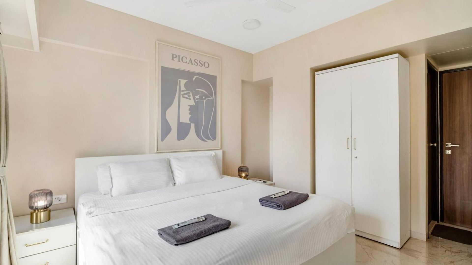 Tao Private 3bhk In Bandra Mumbai