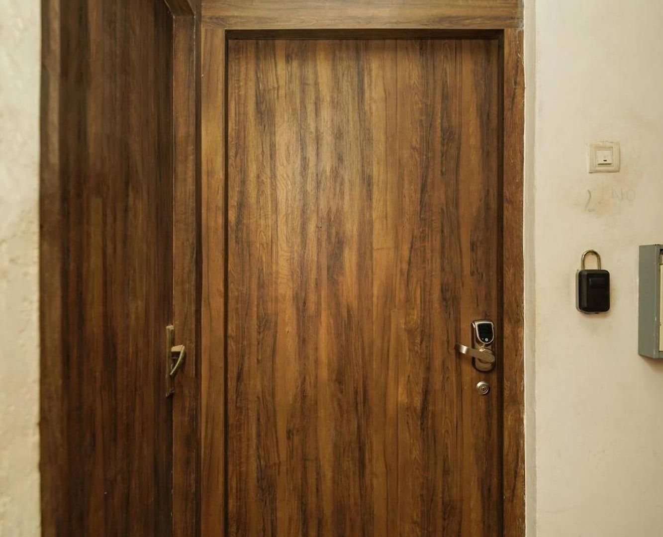 Apartment Earthy: Large 1 Bhk In Gated Society Mumbai