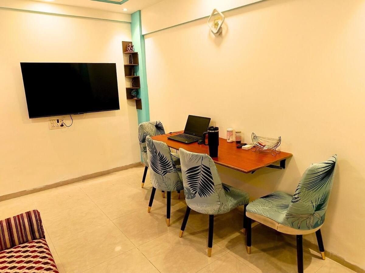 1bhk Recliners 55 Inchs Led Netflix Near Juhu Airport Nanavati Parle Apartment *